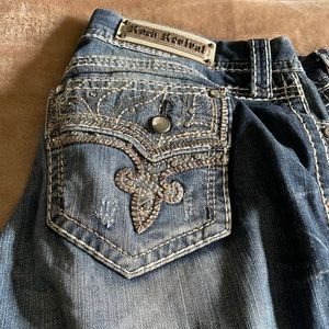 Like New Rock Revival Crop Jeans Size 32